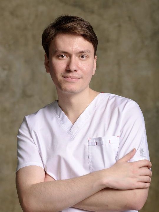 Офтальмохирург Петров Антон Александрович